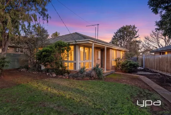 49 Falcon Drive, Melton, Vic 3337