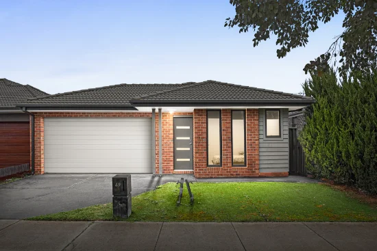 49 Holyoake Parade, Manor Lakes, Vic 3024