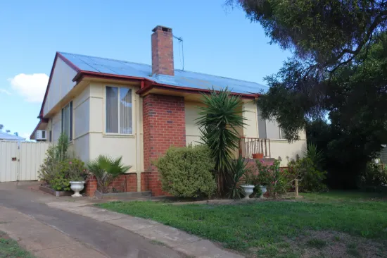49 Phillip Avenue, Mount Austin, NSW 2650