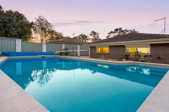 499 Broadwater Road, Mansfield, Qld 4122