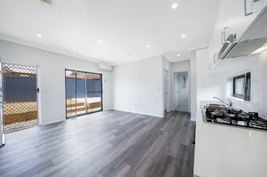 4a Lorenzo Crescent, Rosemeadow, NSW 2560