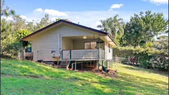 4B Paradise Place, Nambour, Qld 4560 - For Rent