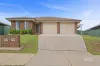 5 & 5a Hazelwood Drive, Forest Hill, NSW 2651