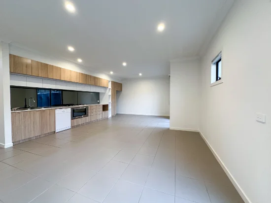 5/6 Benwerrin Dr, Wantirna, Vic 3152 - For Rent