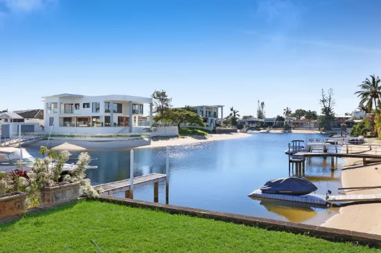 5 Andrea Avenue, Broadbeach Waters, Qld 4218