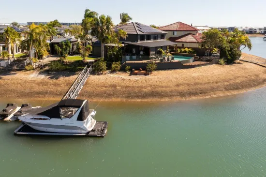 5 Arrow Court, Newport, Qld 4020