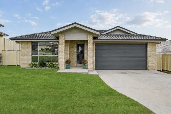 5 Barbara Court, Rutherford, NSW 2320 - For Rent