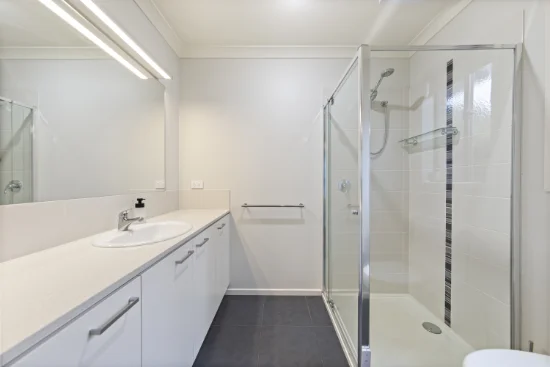 5 Belmont Crescent, Pakenham, Vic 3810-Image