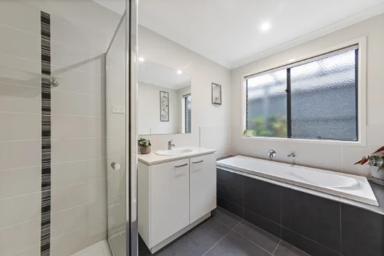 5 Belmont Crescent, Pakenham, Vic 3810-Image