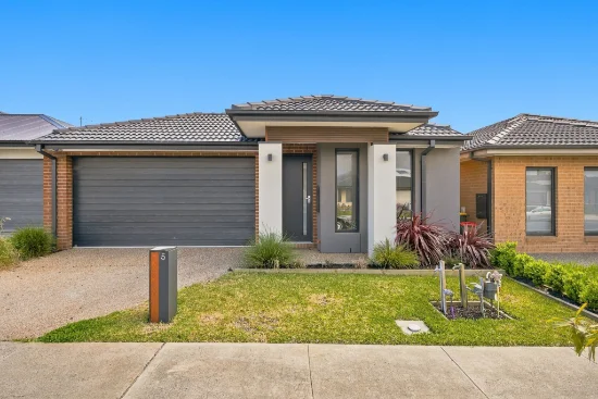 5 Bourbon Road, Cranbourne East VIC 3977 - For Rent