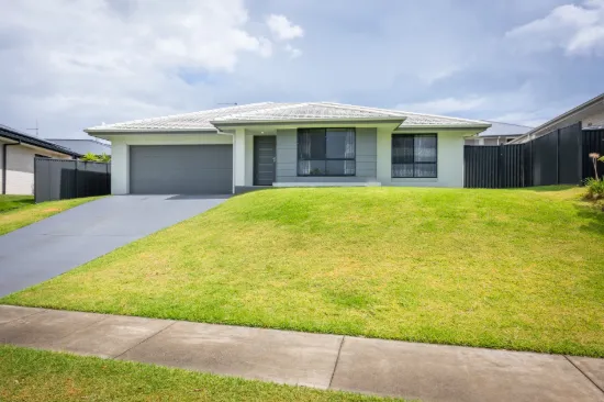 5 Burleigh Crescent, Woolgoolga, NSW 2456
