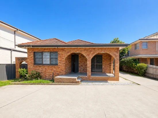 5 Cardigan Rd, Greenacre, NSW 2190