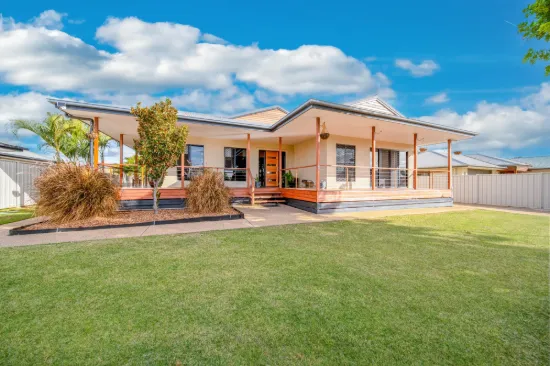 5 Carrington Place, Emerald, Qld 4720