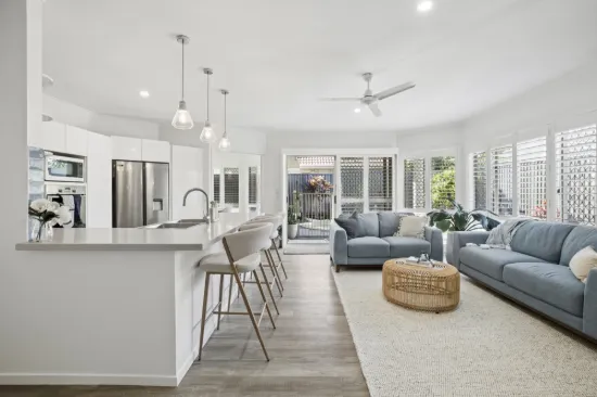 5 Chelsea Place, Robina, Qld 4226