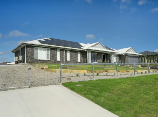 5 Daintree Crescent, Meringandan West, Qld 4352