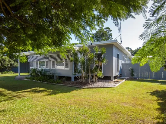 5 Desmond Drive, Toogoom, Qld 4655
