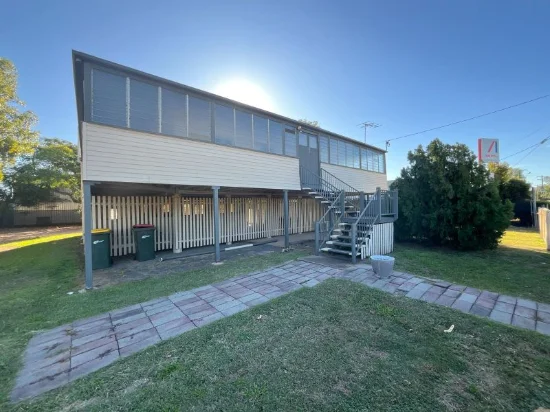 5 Dundas St, Emerald, Qld 4720 - For Rent
