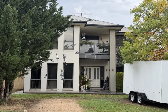 5 Edinburgh Lane, Caroline Springs, Vic 3023