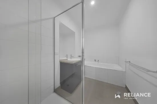 5 Edwin Close, Manor Lakes, Vic 3024-Image
