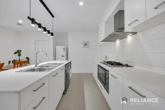5 Edwin Close, Manor Lakes, Vic 3024-Image