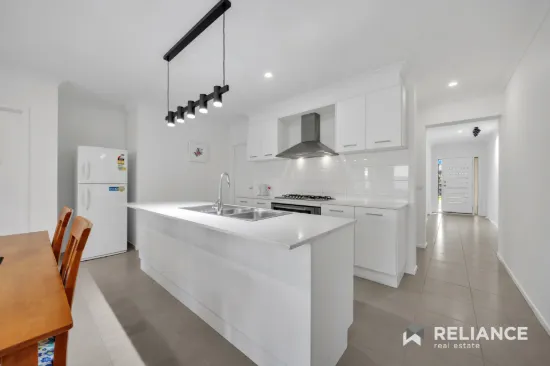 5 Edwin Close, Manor Lakes, Vic 3024-Image