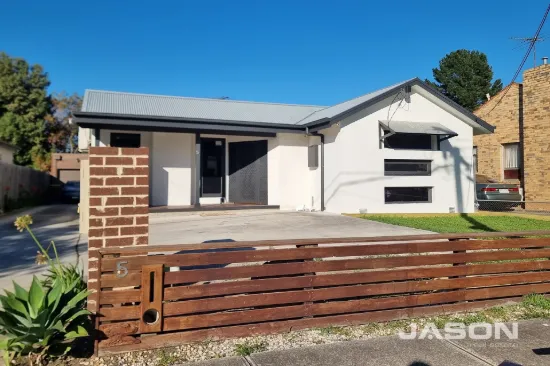 5 Emu Parade, Jacana, Vic 3047