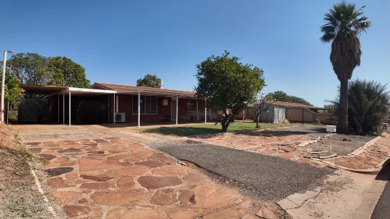 5 Forrest Crescent, Dampier, WA 6713