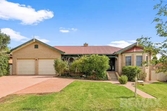 5 Galleon Place, Estella, NSW 2650