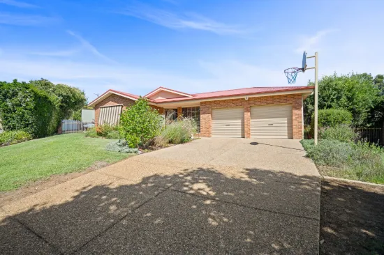5 Glenvale Place, Bourkelands, NSW 2650