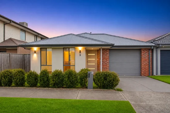 5 Goldington Street, Mickleham, Vic 3064 - Sold