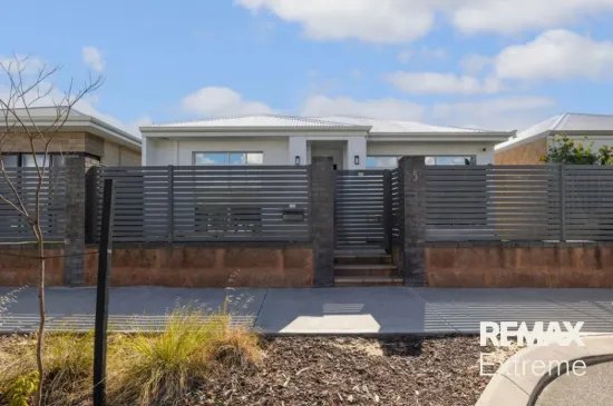 5 Gossan Chase, Piara Waters, WA 6112