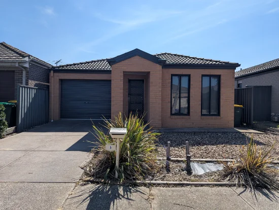 5 Hawkstone Road, Manor Lakes, Vic 3024 - For Rent