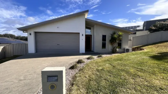 5 Helmsman Close, Safety Beach, NSW 2456