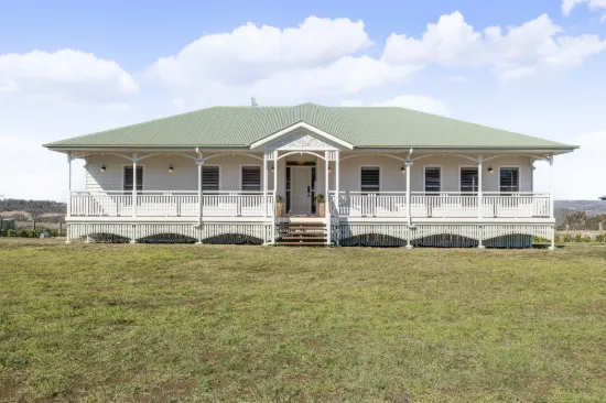 5 Hillside Court, Mount Rascal, Qld 4350