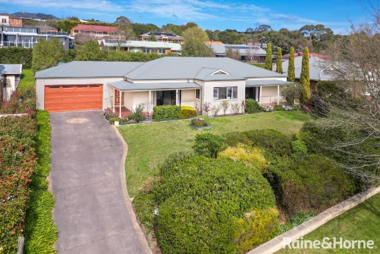 5 Kurung Court West, Gisborne, Vic 3437