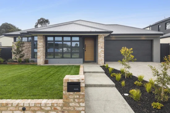 5 Lomandra Drive, Gisborne, Vic 3437 - For Sale