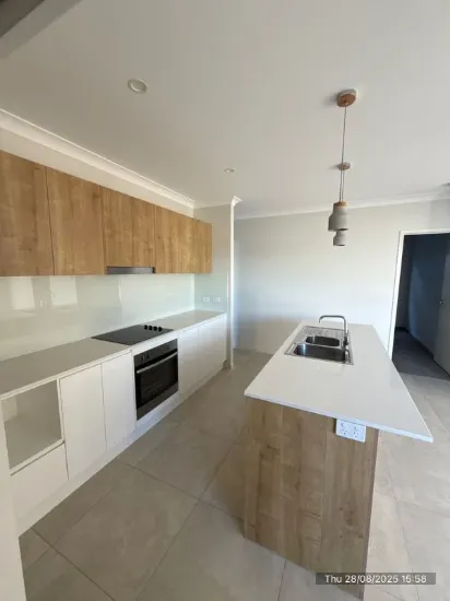 5 Munich Court, Spring Mountain, Qld 4300