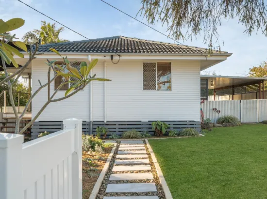 5 Nicholson Court, Kippa-Ring, Qld 4021
