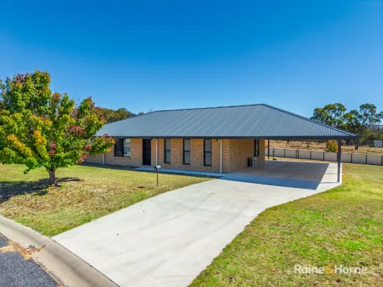 5 Parkes Drive, Tenterfield, NSW 2372