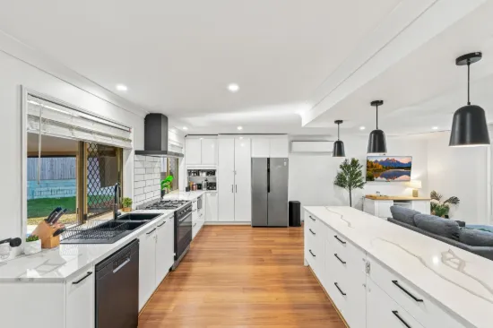 5 Springfield Place, Forest Lake, Qld 4078