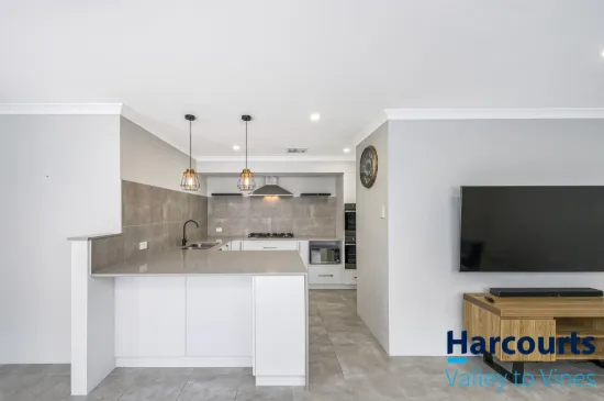 5 Strumpshaw Road, Aveley, WA 6069