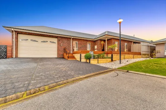 5 Surrey Court, Craigmore, SA 5114