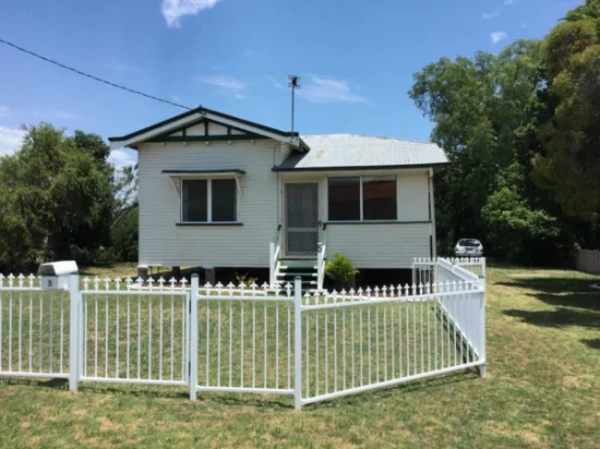 5 Wilga Avenue, Warwick, Qld 4370 - For Rent