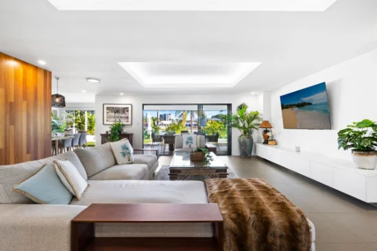 5 Yunga Court, Broadbeach Waters QLD 4218-Image