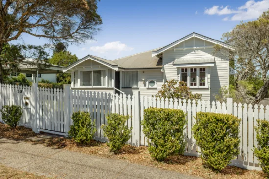 50 Jellicoe Street, Mount Lofty, Qld 4350