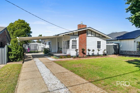 51 Inglis Street, Lake Albert, NSW 2650