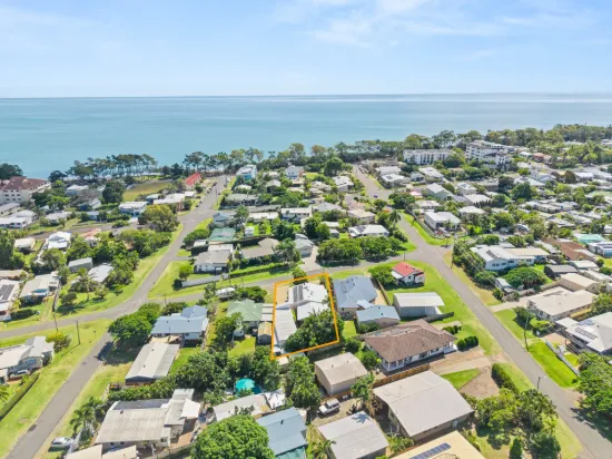 51 Ocean Street, Torquay, Qld 4655