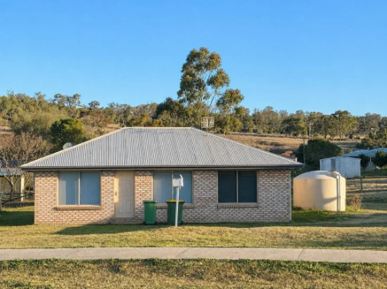 52 Phipps Drive, Meringandan West, Qld 4352