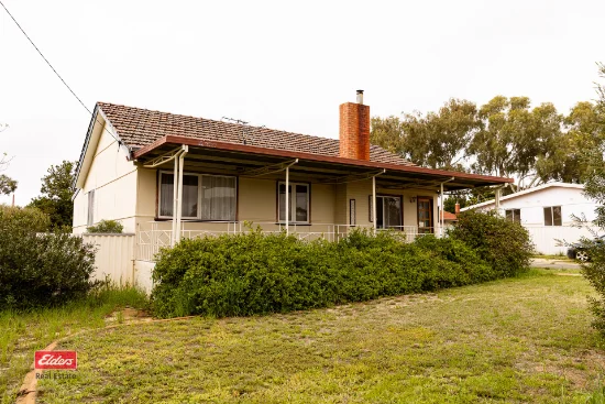 56 South Avenue, Merredin, WA 6415