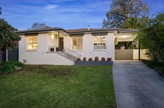 566 Spurrway Drive, West Albury, NSW 2640